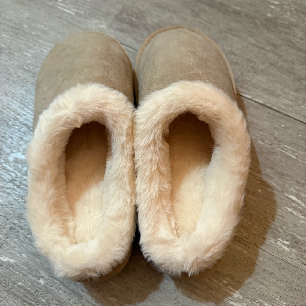 Fuzzy slippers - Picture 3 of 4